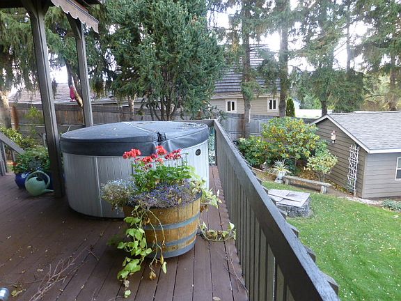 5th image of 461 15th St NE