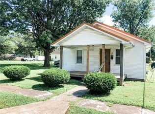 115 E 10th St, Saint Elmo, IL 62458