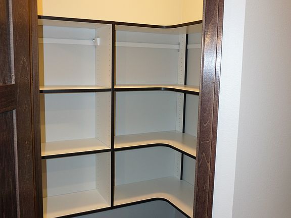 5th image of 412 Quinn Ave