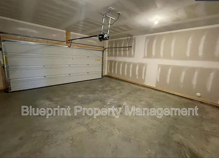 229 Chelsea Park Cir — Photo 17