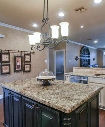4th image of 703 Bowie Ln