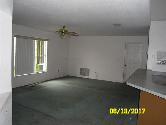 5th image of 927 Gloucester Ct