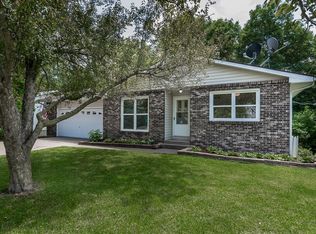 906 5th St #A, Hampton, IL 61256