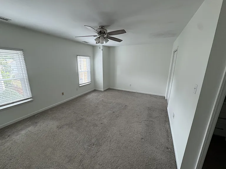 1910 Township Cir — Photo 8