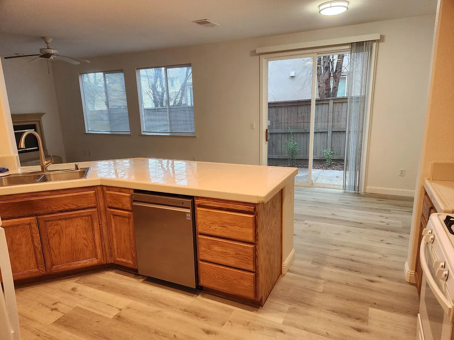 4 bed, 2.5 bath, 2086 sqft, $2,695 — Photo 3