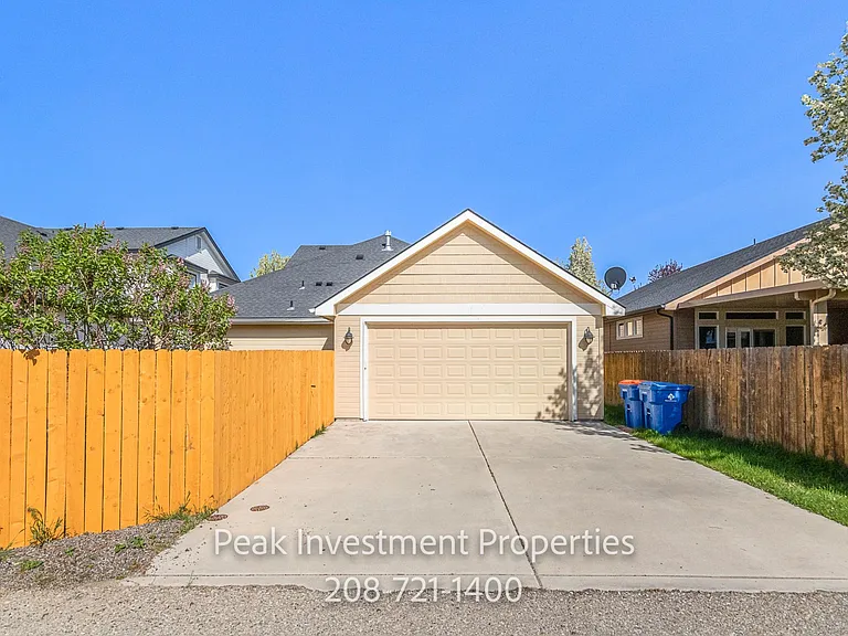 4721 S Silvermaple Ave — Photo 5