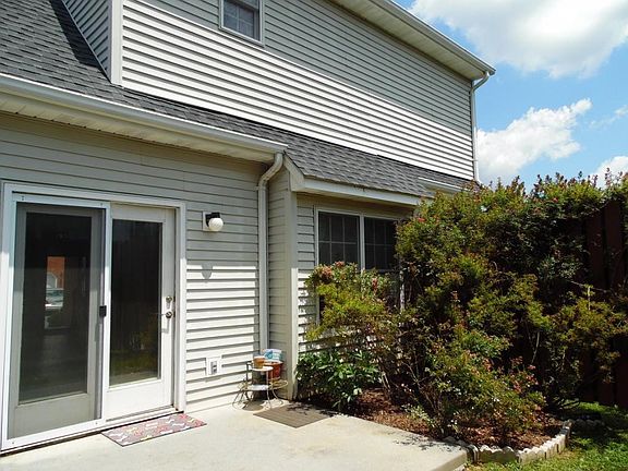 4th image of 1725 W Lakeview Dr Unit 57