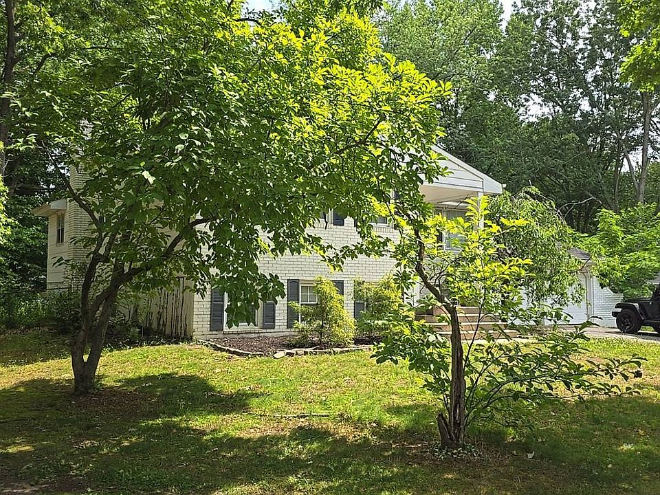 2nd image of 1927 Birchwood Ct