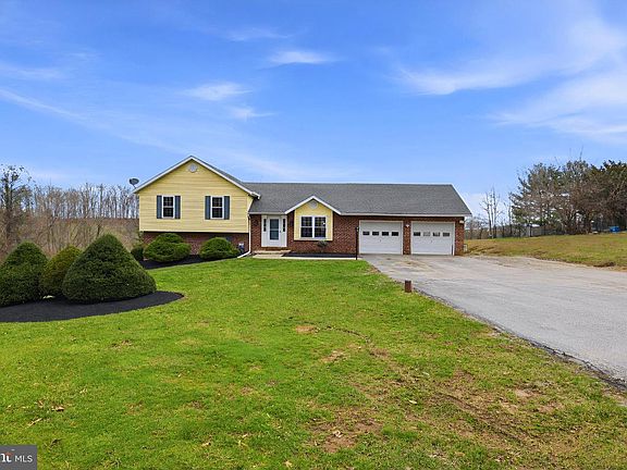 2nd image of 316 Mathias Rd