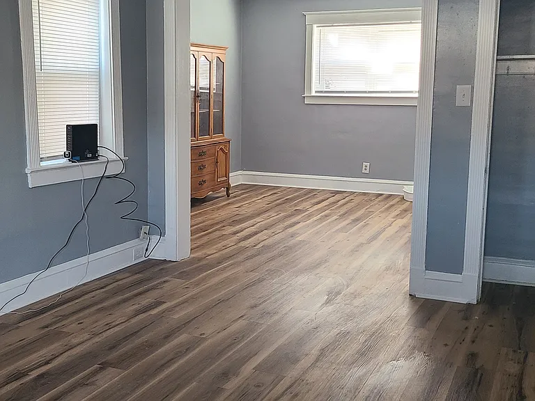 210 Long Ln — Photo 19
