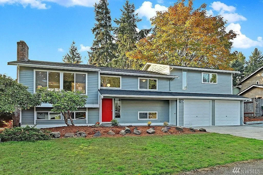 5 bed, 2710 sqft, $4,499 — Photo 1