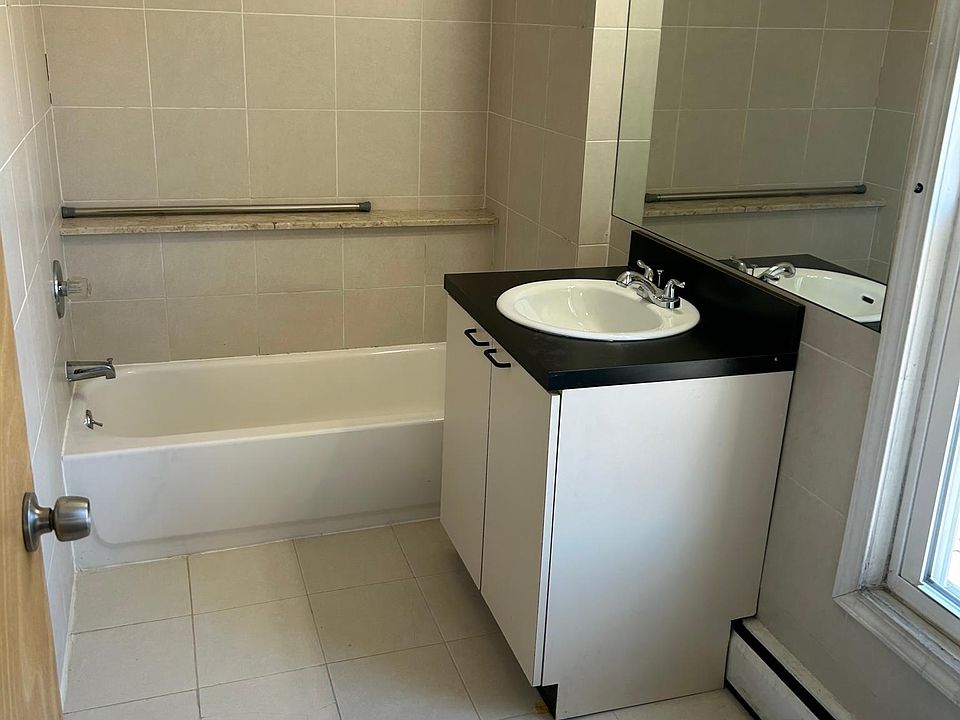 321 W 6th St Apt 6, photo 12