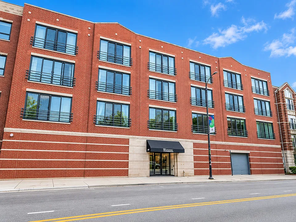 2011 W Belmont Ave #208