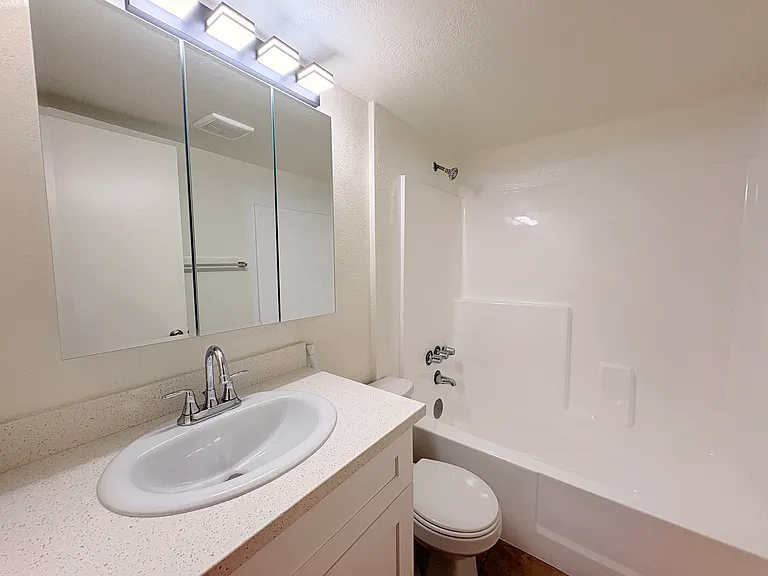 615 W Milford St — Photo 21