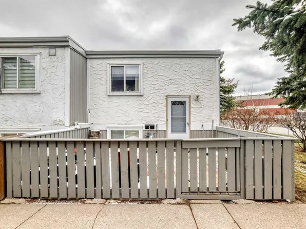 455 NE Huntsville Cres NW #1, Calgary, AB T2K 4W3