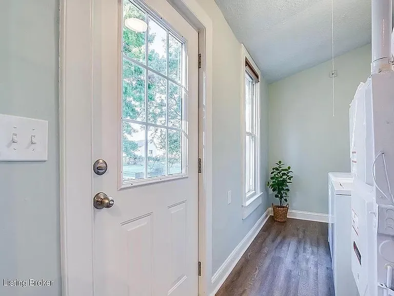 409 E Brandeis Ave — Photo 15