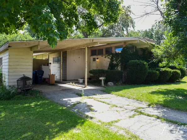 411 S 1st St, Elburn, IL 60119