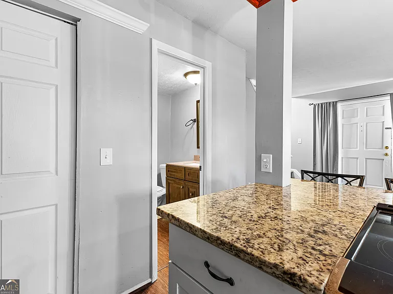 143 Twiggs Cor — Photo 11