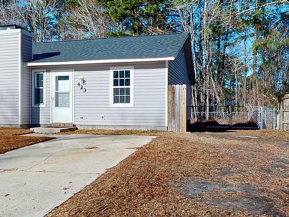 3rd image of 423 Cedar Creek Drive