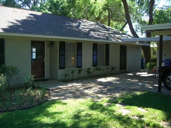215 Chaparral Dr, Highland Haven, TX 78654