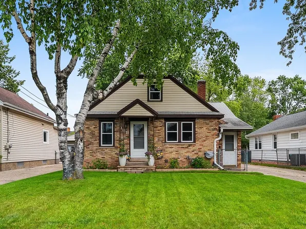 968 Hickory Hill Dr, Green Bay, WI 54304