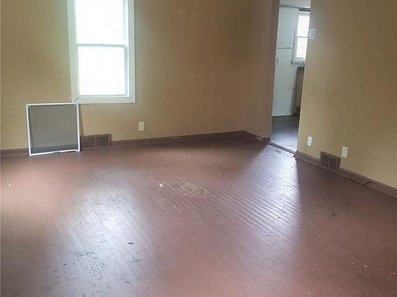 3rd image of 3762 E 151st St