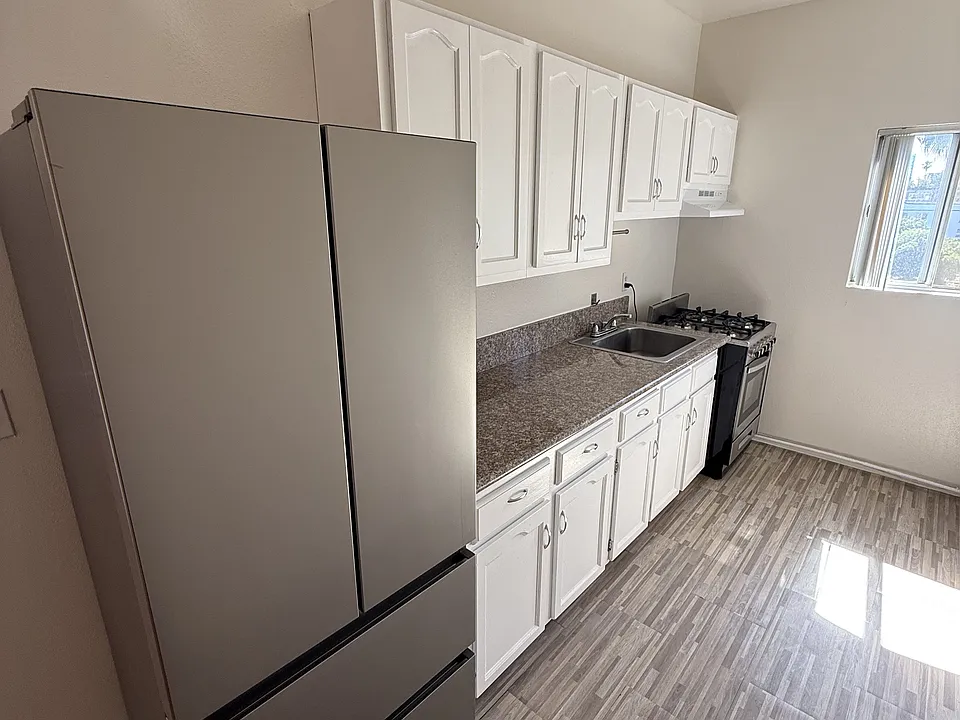 Carlton Way Apartments