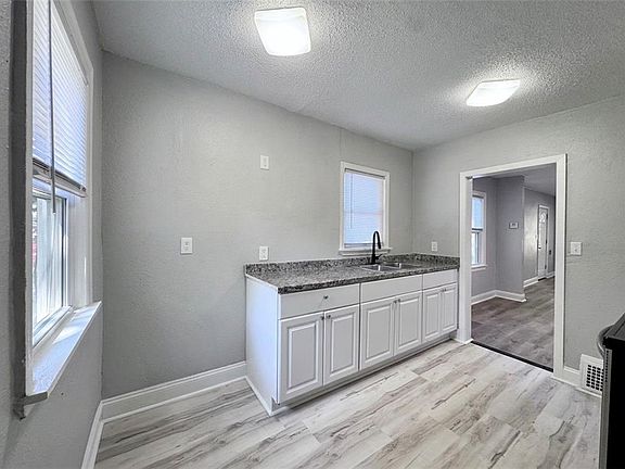 5th image of 3847 E 60th Ter