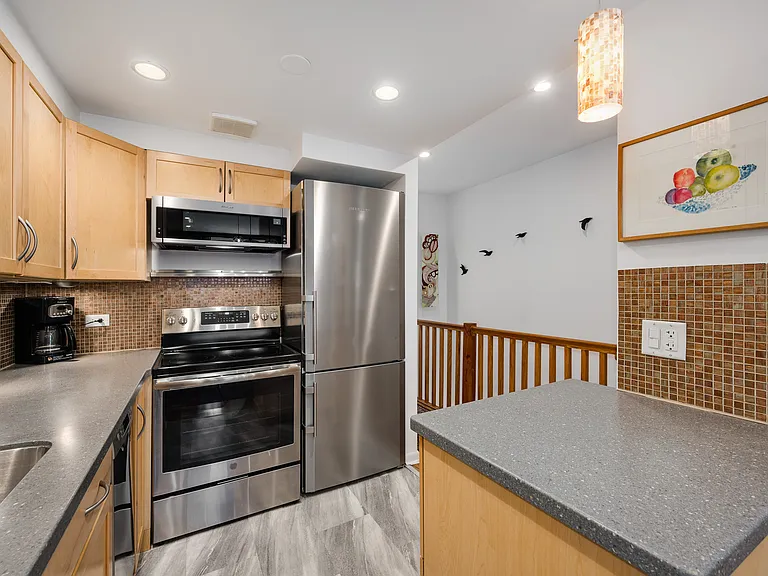 235 W Eugenie St #M2-G8 — Photo 7