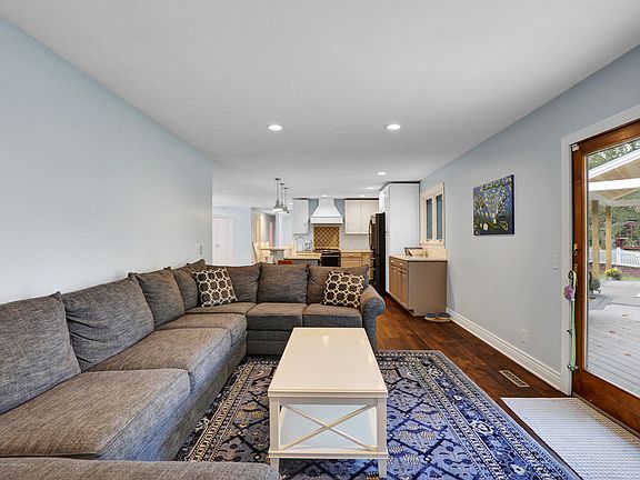 3rd image of 3863 Sandlewood Dr