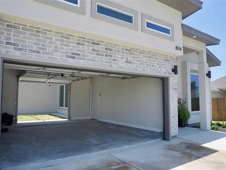 8114 N 25th Ln — Photo 3