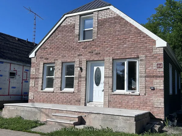96 George St W, Lanark Highlands, ON K0G 1M0