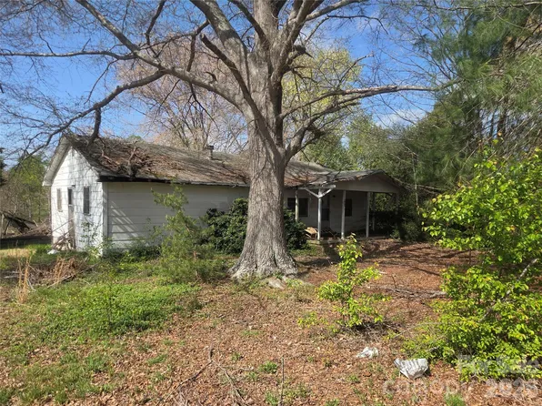 496 Old Henrietta Rd, Forest City, NC 28043