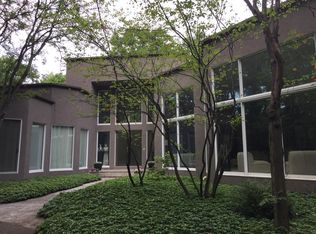 2 Dunsinane Ln, Bannockburn, IL 60015