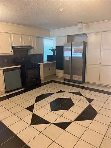 5 bed, 3.0 bath, 3010 sqft, $3,500 — Photo 3