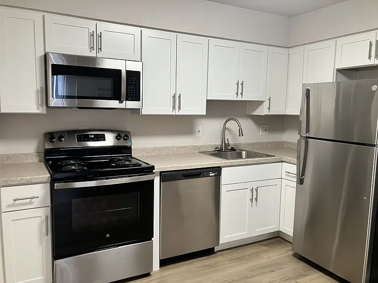 Woodridge Apartments — Photo 21
