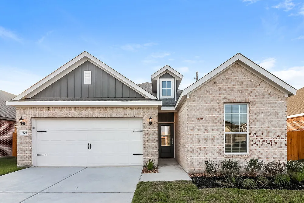 3 bed, 2.0 bath, 1420 sqft, $1,815 — Photo 1