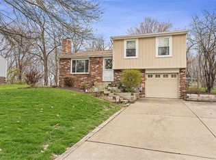 736 Skyview Dr, Cranberry Township, PA 16066