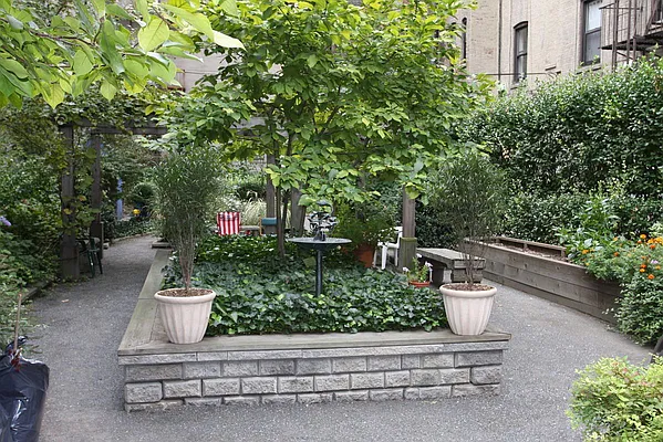 Rented by Julianna Realty Corp | media 29