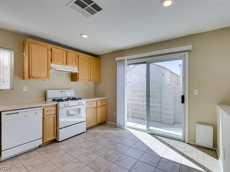 1170 Orange Meadow St — Photo 11
