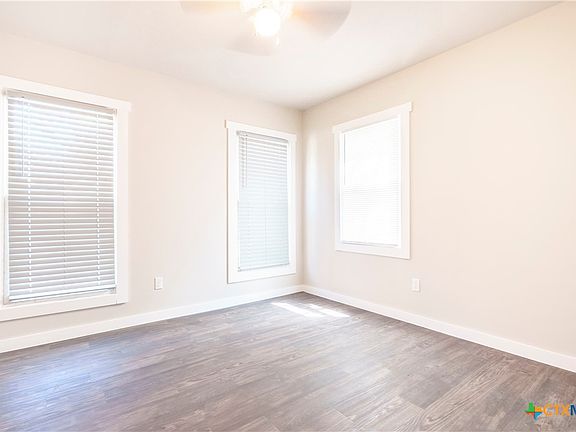 5th image of 1419 E Avenue B
