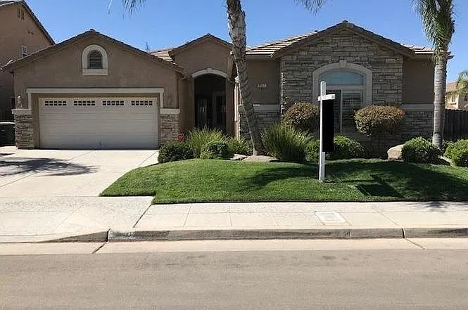 5895 N Torrey Pines Ave — Photo 1