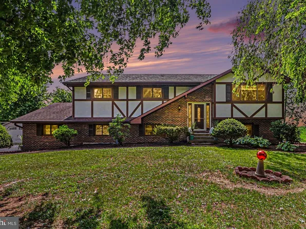 330 Colt Dr, Grantville, PA 17028