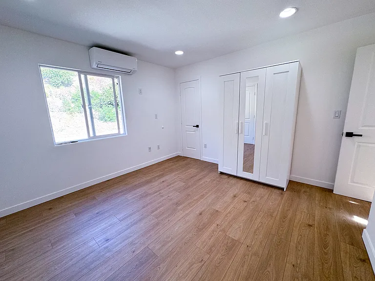 8192 Laurelmont Dr — Photo 16