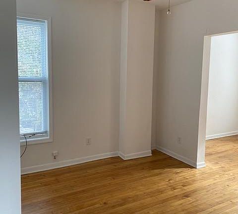 2nd image of 852 W Diversey Pkwy