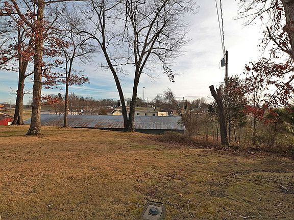 4th image of 1211 Gloria Dr