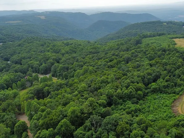 Retreat Rd, Hillsville, VA 24343