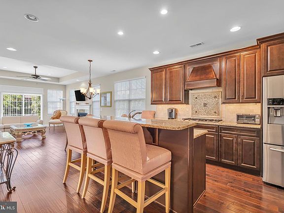 4th image of 75 Langport Dr