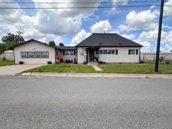 204 W 8th St, Shattuck, OK 73858
