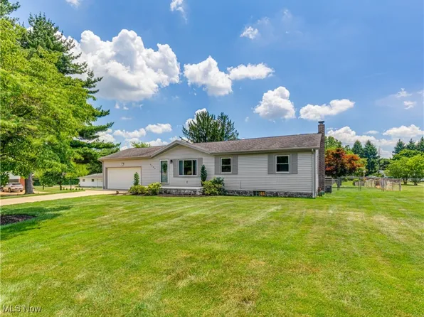 2300 Eastport Dr, Akron, OH 44312